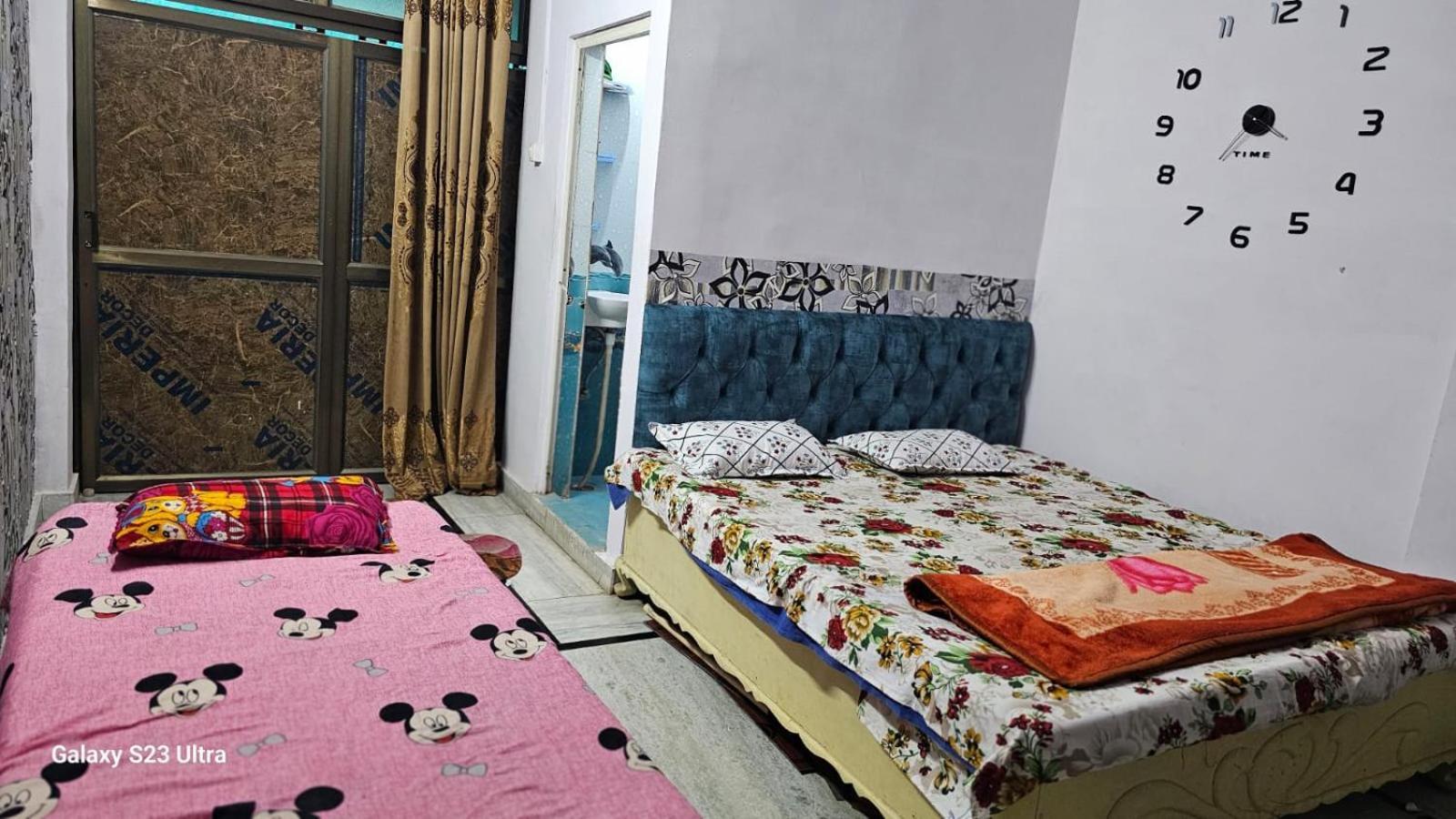 Aparna Niwas Home Stay Family Friendly فاراناسي المظهر الخارجي الصورة